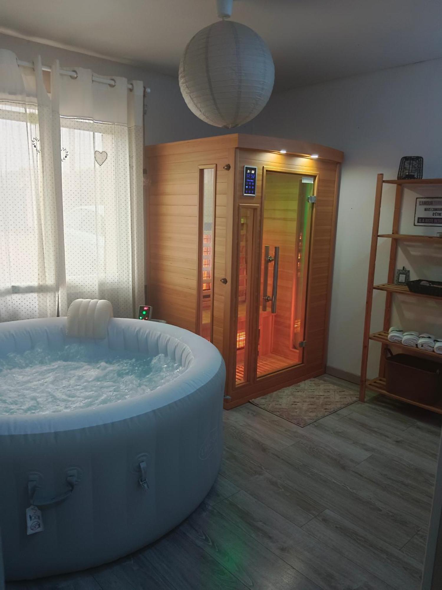 Villa Familiale Avec Spa Et Sauna Saint-Antonin-de-Sommaire Δωμάτιο φωτογραφία
